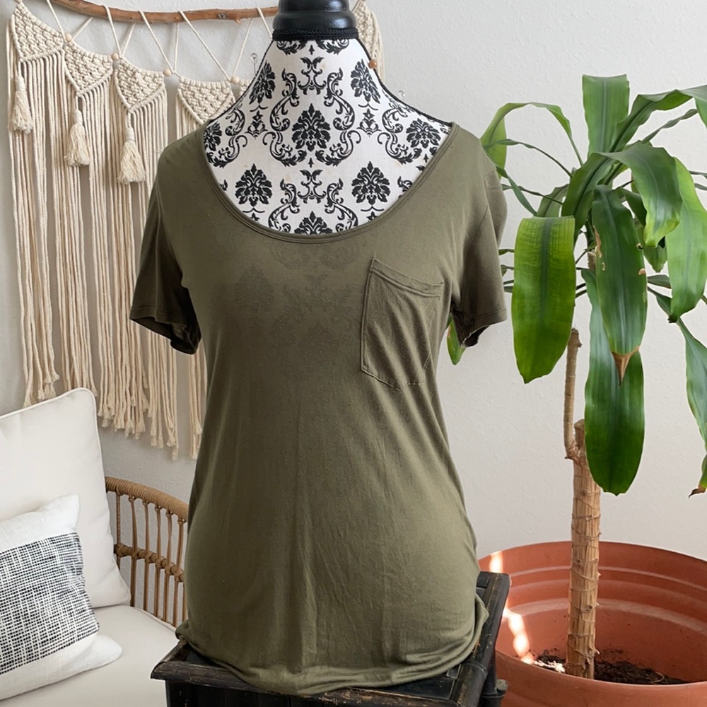 Banana Republic Tee in Olive